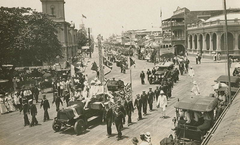 An Armistice Day peace procession through Townsville, 11 November 1918 (John Oxley Library, State Library of Queensland)